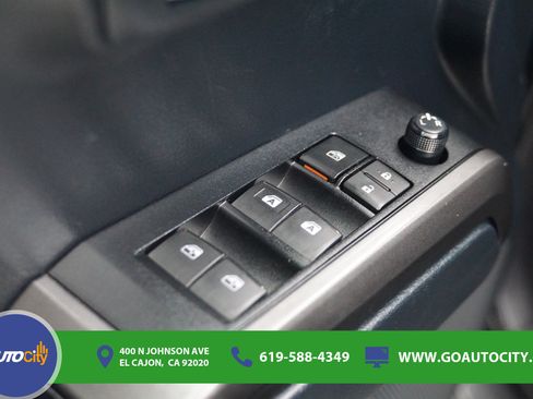 Used 2019 Toyota Tacoma TRD Off-Road w/ Technology Package AWD/4WD image 17