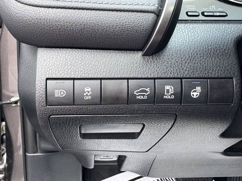 Used 2022 Toyota Camry SE w/ Cold Weather Package FWD image 18