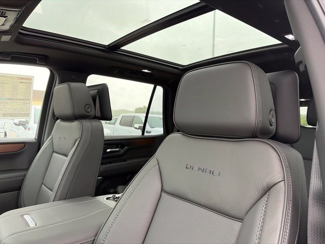 New 2026 GMC Yukon Denali w/ Denali Reserve Package AWD/4WD image 15