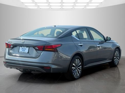 Used 2025 Nissan Altima 2.5 SV FWD image 3