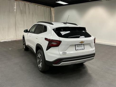 New 2026 Chevrolet Trax LT w/ Sunroof Package FWD image 3
