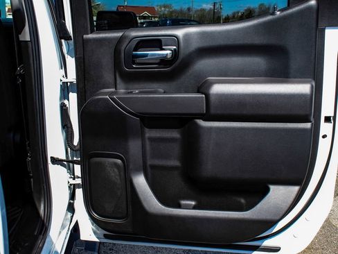 Used 2022 Chevrolet Silverado 1500 Custom Trail Boss AWD/4WD image 13