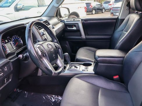 Used 2018 Toyota 4Runner SR5 Premium RWD image 10