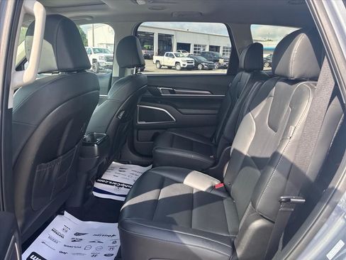 Used 2025 Kia Telluride S FWD image 13