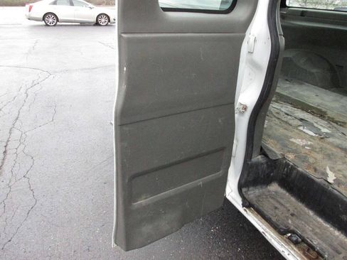Used 2014 Chevrolet Express 2500 Extended RWD image 25