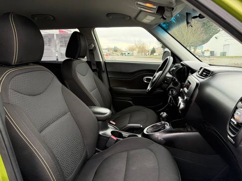 Used 2015 Kia Soul + image 9