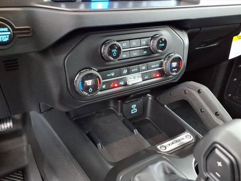 New 2025 Ford Bronco Badlands image 17