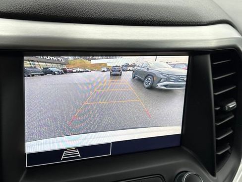 Certified 2023 GMC Acadia SLE w/ Driver Convenience Package image 20