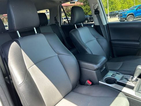 Used 2022 Toyota 4Runner SR5 Premium w/ Moonroof Package AWD/4WD image 43