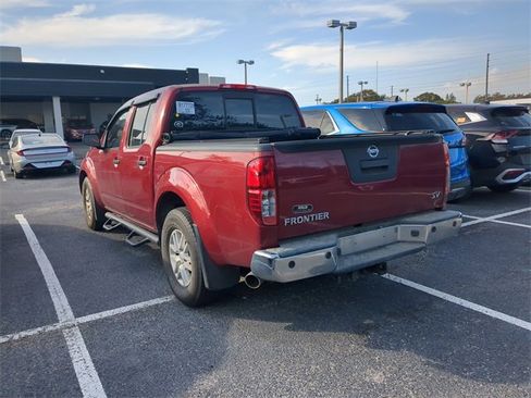 Used 2020 Nissan Frontier SV image 2