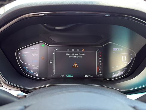 Used 2020 Kia Niro EX FWD image 11