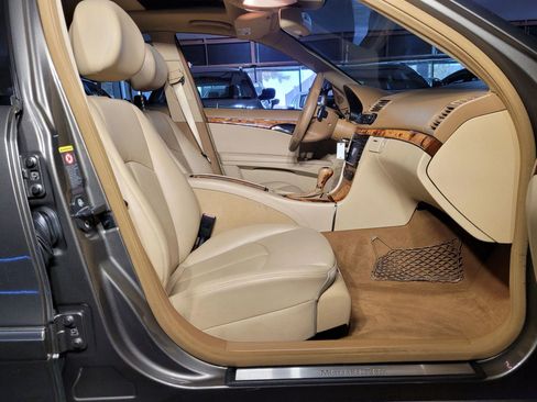 Used 2009 Mercedes-Benz E 350 E 350 Sedan 4D image 20