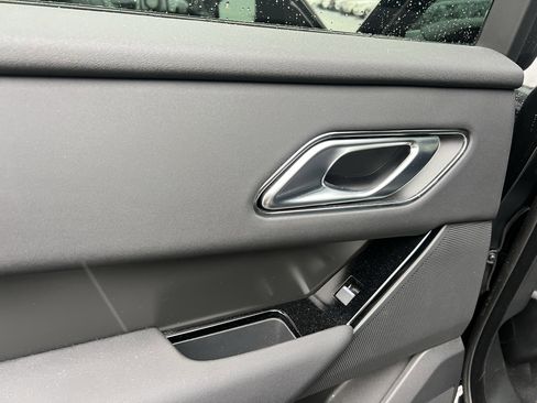 Certified 2025 Land Rover Range Rover Velar Dynamic SE image 30