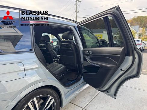 Used 2025 BMW X7 M60i w/ Climate Comfort Package image 19