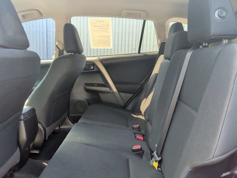 Used 2018 Toyota RAV4 LE FWD image 30