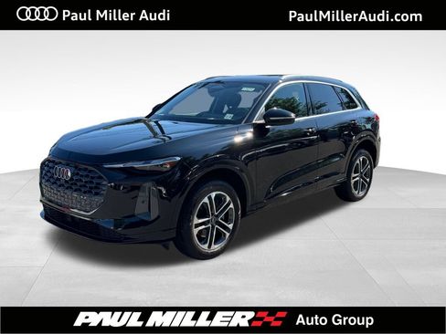 Used 2025 Audi Q5 Premium w/ Convenience Package AWD/4WD image 1
