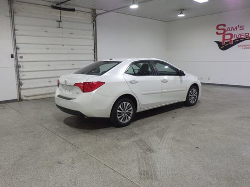 Used 2017 Toyota Corolla XLE w/ Carpet Mat Package (TMS) FWD image 4