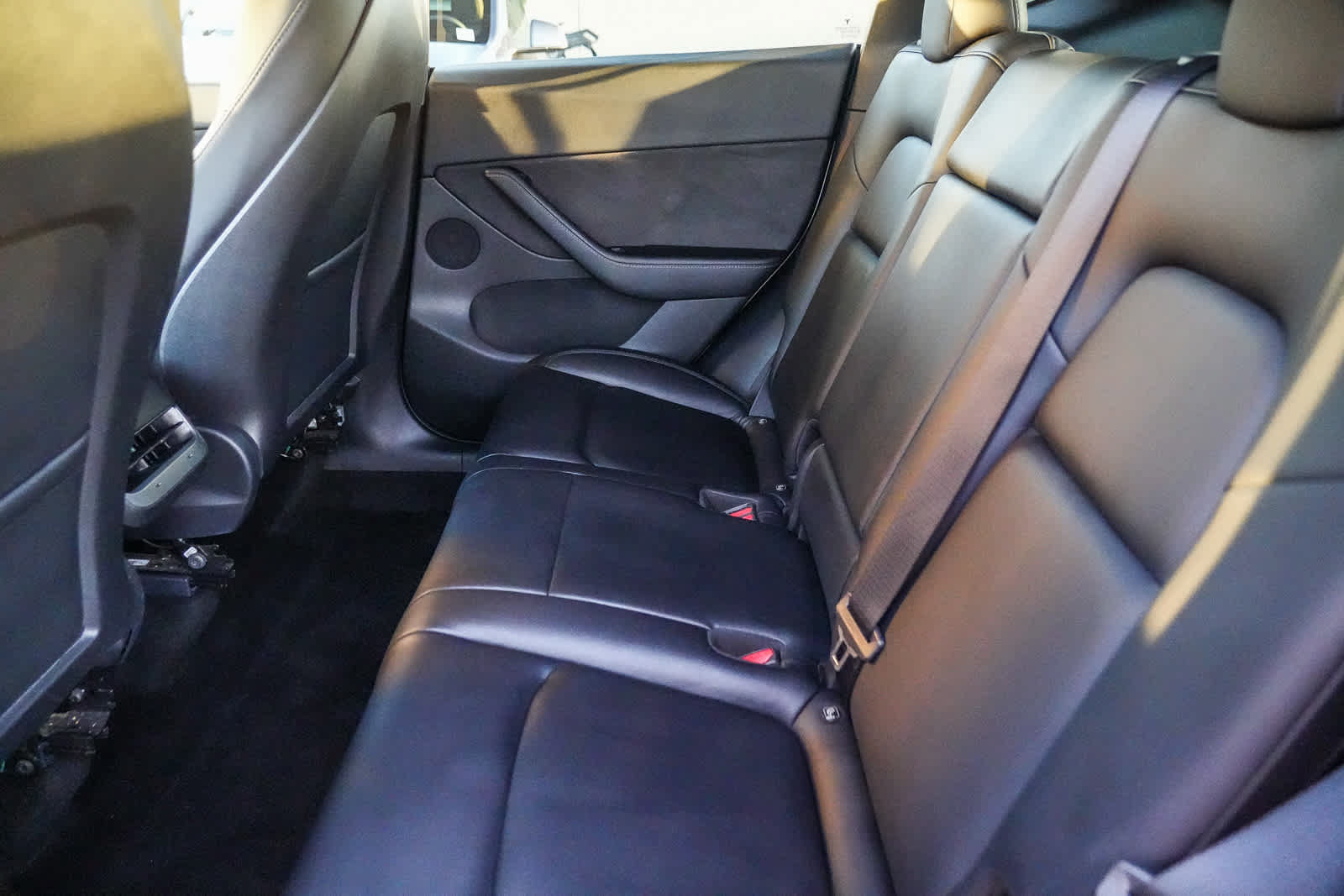 Used 2022 Tesla Model Y Long Range AWD/4WD image 16