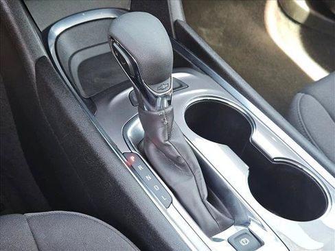 Used 2023 Chevrolet Malibu LT FWD image 17