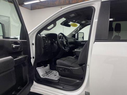 Used 2024 Chevrolet Silverado 2500 Custom w/ Custom Value Package image 9