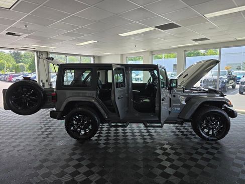Used 2023 Jeep Wrangler Unlimited Sahara AWD/4WD image 18