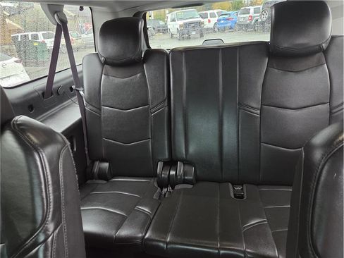 Used 2015 Cadillac Escalade ESV Premium image 25
