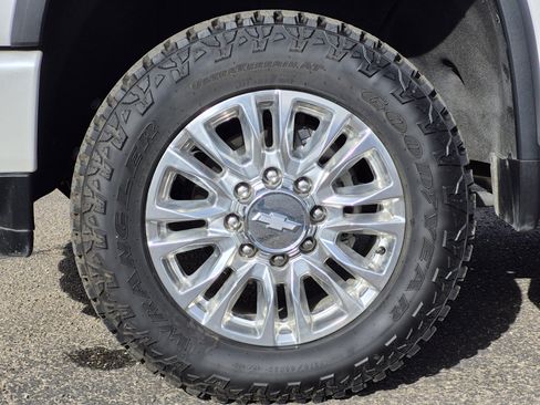 Used 2020 Chevrolet Silverado 2500 High Country w/ Technology Package image 11