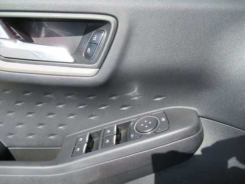 Used 2020 Ford Escape SE image 19