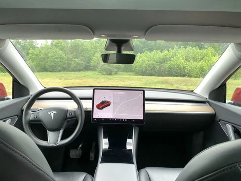 Used 2021 Tesla Model Y Long Range AWD/4WD image 12
