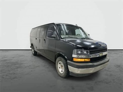 Used 2018 Chevrolet Express 3500 LT w/ LT Preferred Equipment Group image 4