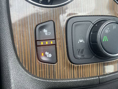 Used 2023 GMC Acadia SLE w/ Driver Convenience Package image 29