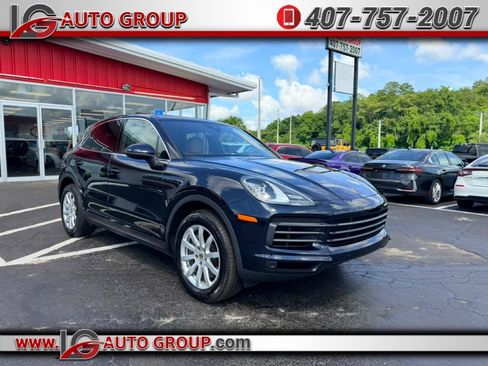Used 2023 Porsche Cayenne AWD/4WD image 1