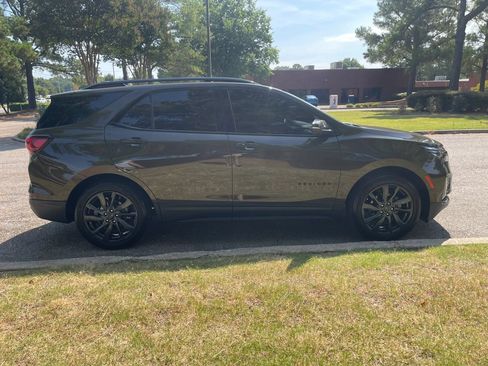 Used 2023 Chevrolet Equinox RS w/ RS Leather Package FWD image 6