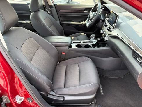 Used 2024 Nissan Altima 2.5 SV FWD image 26