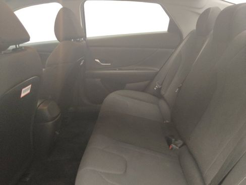 Used 2025 Hyundai Elantra SE FWD image 18