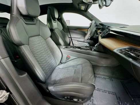 Used 2022 Audi e-tron GT Premium Plus image 8