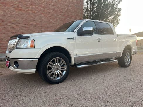 Used 2008 Lincoln Mark LT 4x4 image 3
