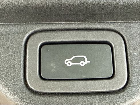 Used 2019 Land Rover Range Rover Long Wheelbase Supercharged image 12