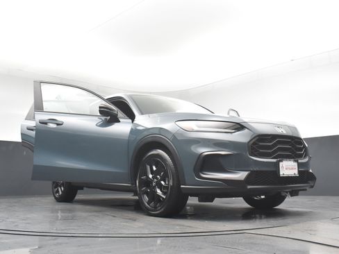 Used 2025 Honda HR-V Sport image 29