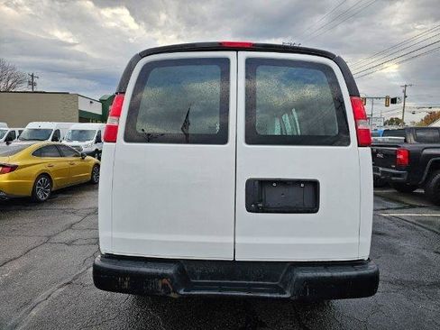 Used 2017 Chevrolet Express 2500 RWD image 5