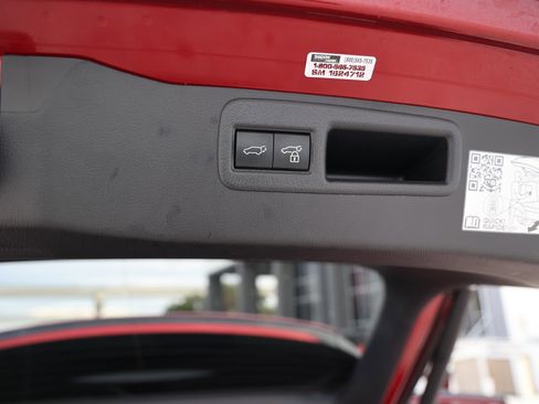 Certified 2024 Toyota Venza XLE image 40