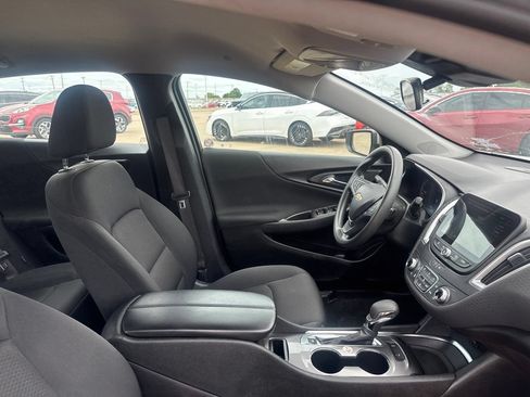 Used 2025 Chevrolet Malibu LT FWD image 30