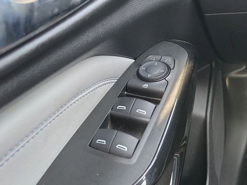 Used 2025 Chevrolet Trax LT w/ LT Convenience Package FWD image 13