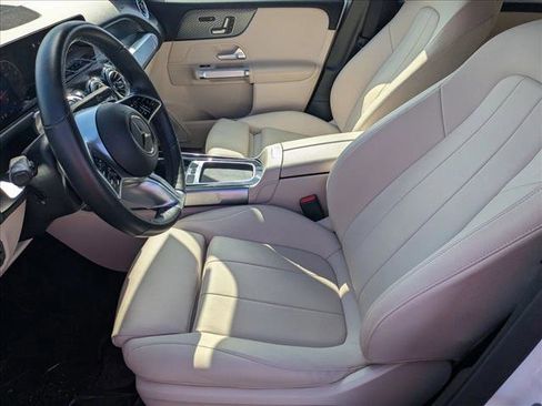 Used 2025 Mercedes-Benz GLB 250 4MATIC image 15