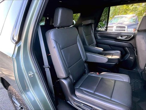 Used 2024 Chevrolet Tahoe Z71 w/ Luxury Package AWD/4WD image 15
