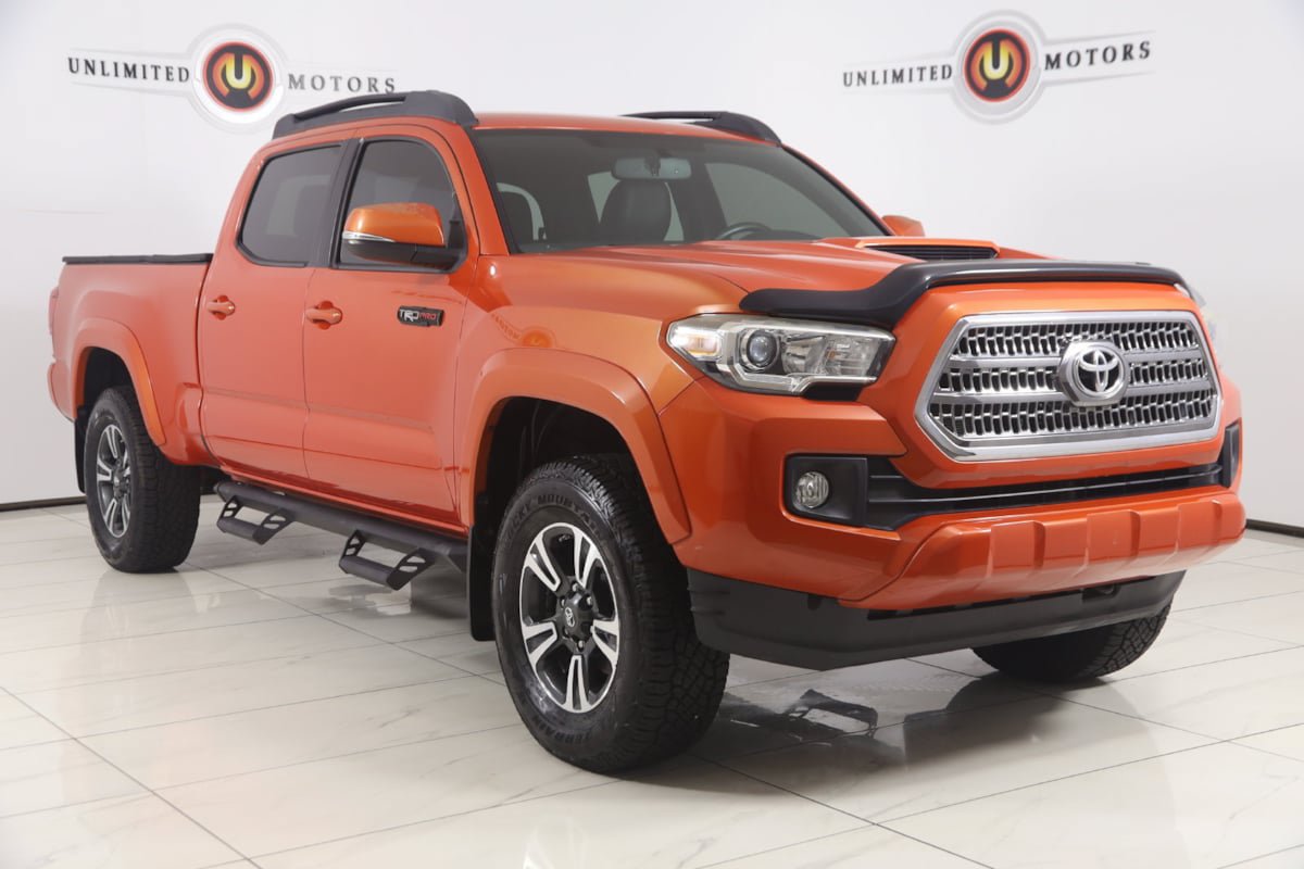 Used 2016 Toyota Tacoma TRD Sport w/ Towing Package AWD/4WD image 18