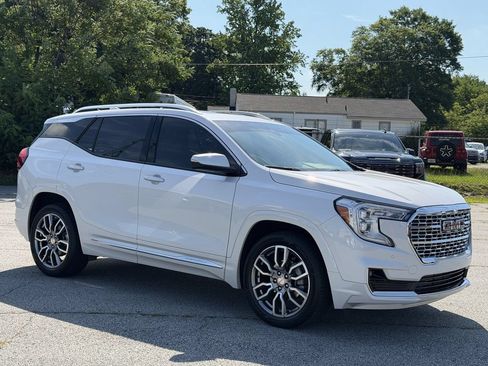 Used 2024 GMC Terrain Denali AWD/4WD image 10