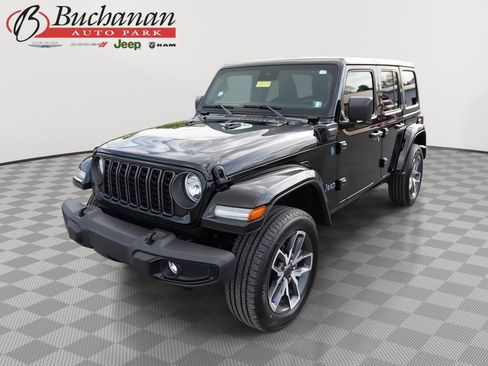 Used 2024 Jeep Wrangler Unlimited w/ Convenience Group AWD/4WD image 1