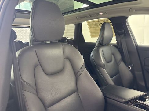 Used 2023 Volvo XC60 B5 Plus FWD image 27