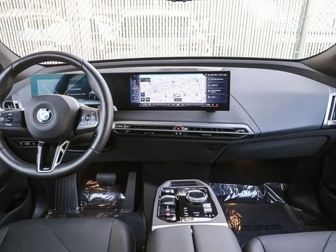 Used 2025 BMW iX xDrive50 w/ Premium Package AWD/4WD image 9